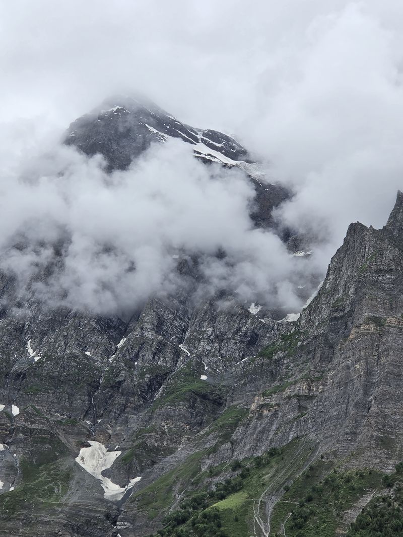 Dramatic Himalayan peak for photographers near Gondhla