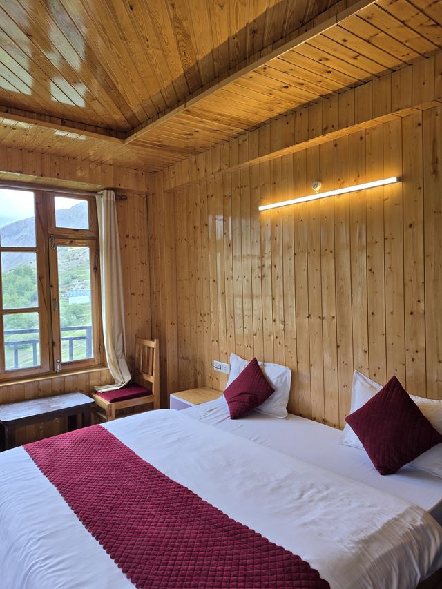 Pine room with twin arrangement and valley window at Hotel Snow Hills, Gondhla